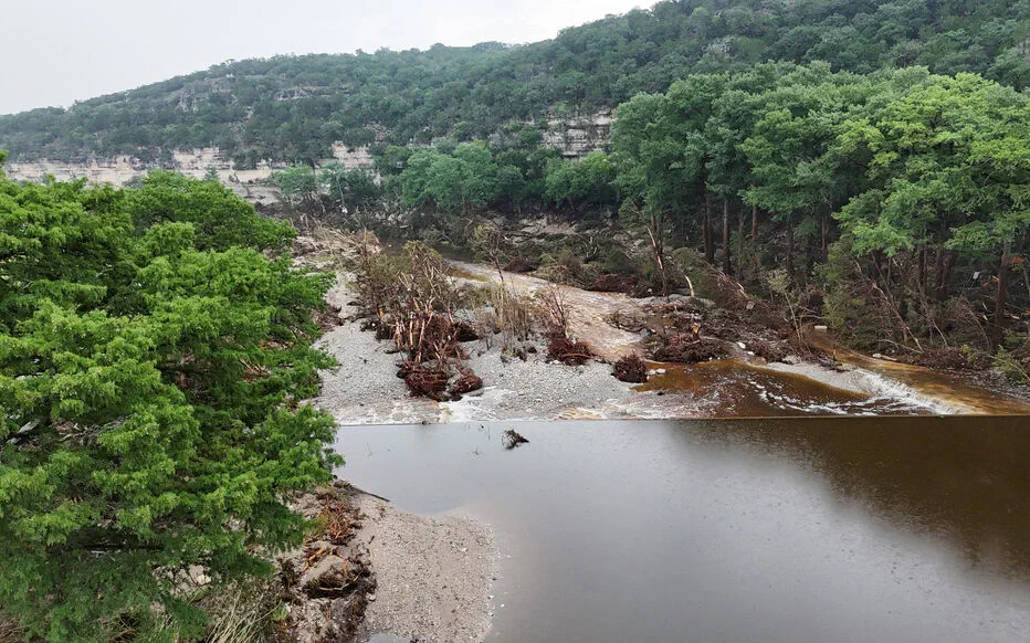 Texans subissent des inondations dévastatrices : de nombreuses disparitions et décès confirmés