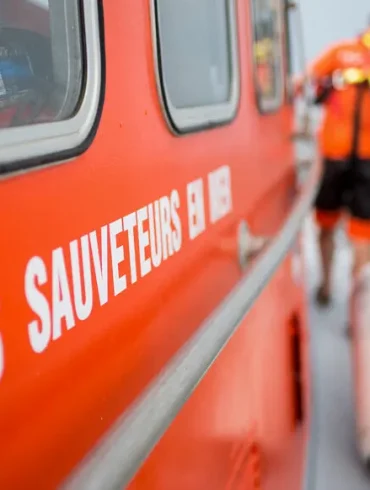 Tragédie en mer : une famille de plaisanciers perd la vie au large des côtes françaises