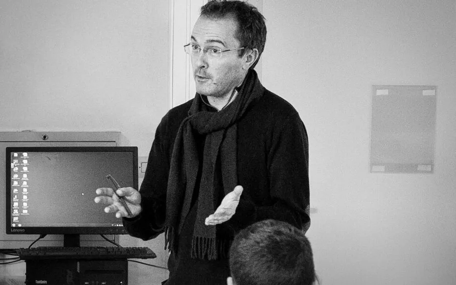 Un buste en hommage à Samuel Paty, l'enseignant assassiné