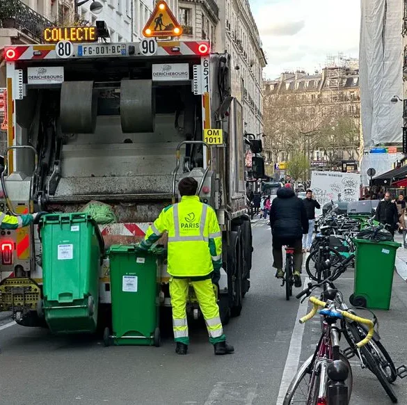 Un employeur français poursuivi en justice pour un cas inhabituel de conduite d'un camion poubelle sans permis valide