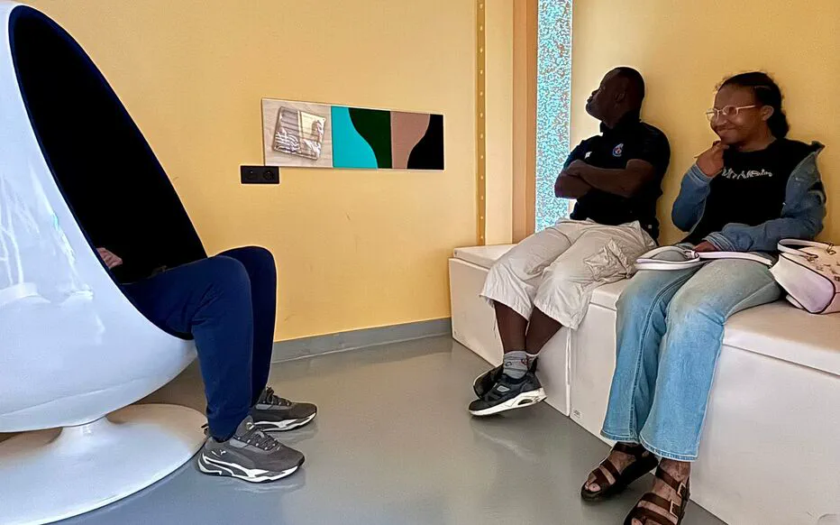 Un espace calme spécialement conçu pour les personnes autistes et hypersensibles dans les gares parisiennes