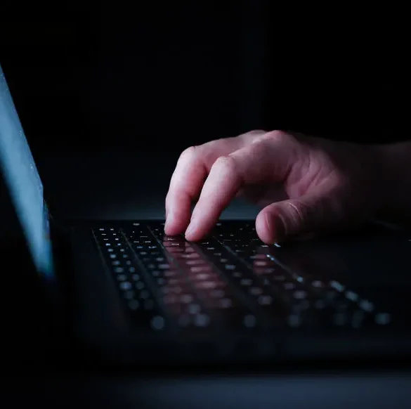 Un ressortissant chinois arrêté en Italie pour espionnage informatique aux États-Unis