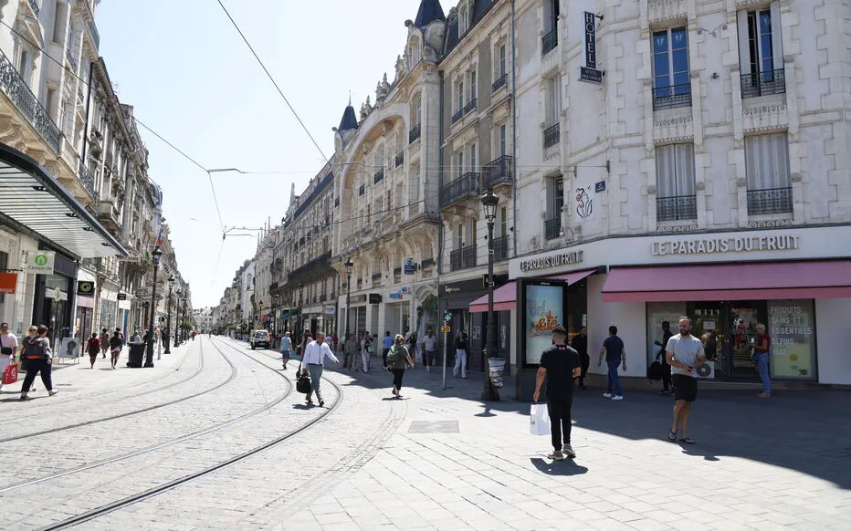 Un vendredi au cœur d'Orléans : Christel et Marie-France profitent des soldes