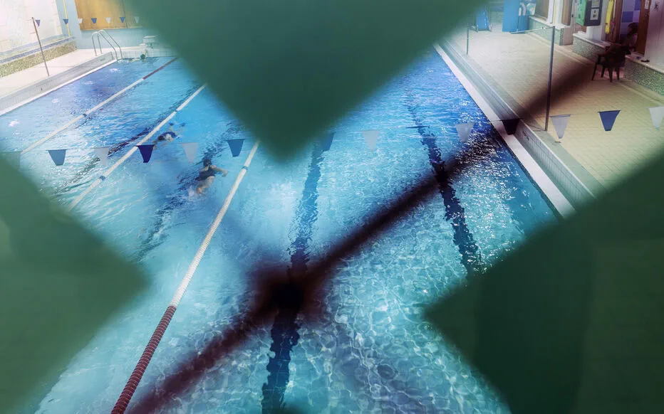 Un voyeur dans la piscine Keller à Paris