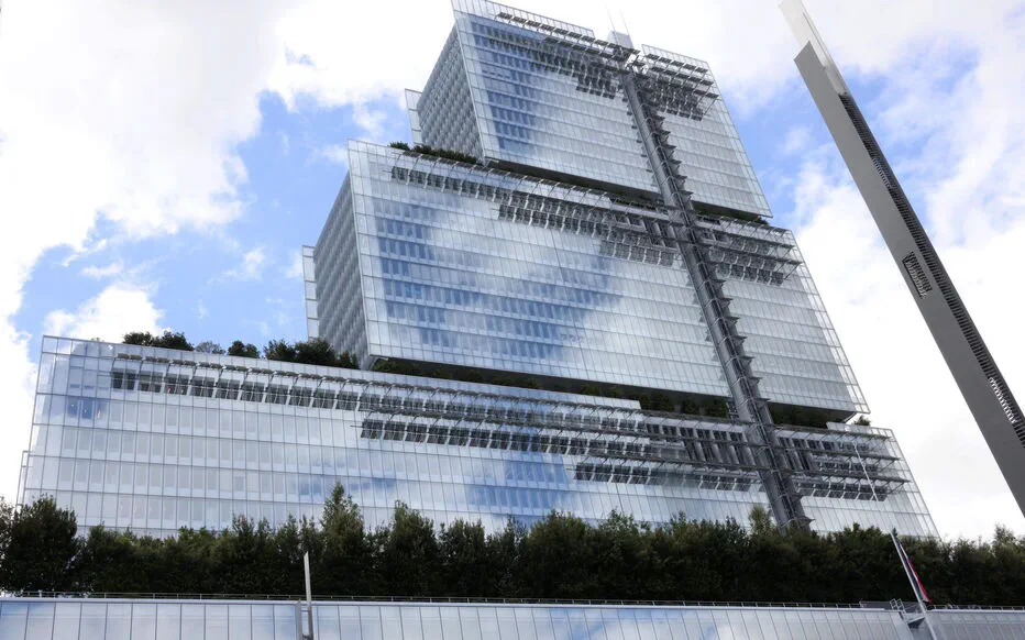 Une jeune Ukrainienne mutis par la violence de la guerre