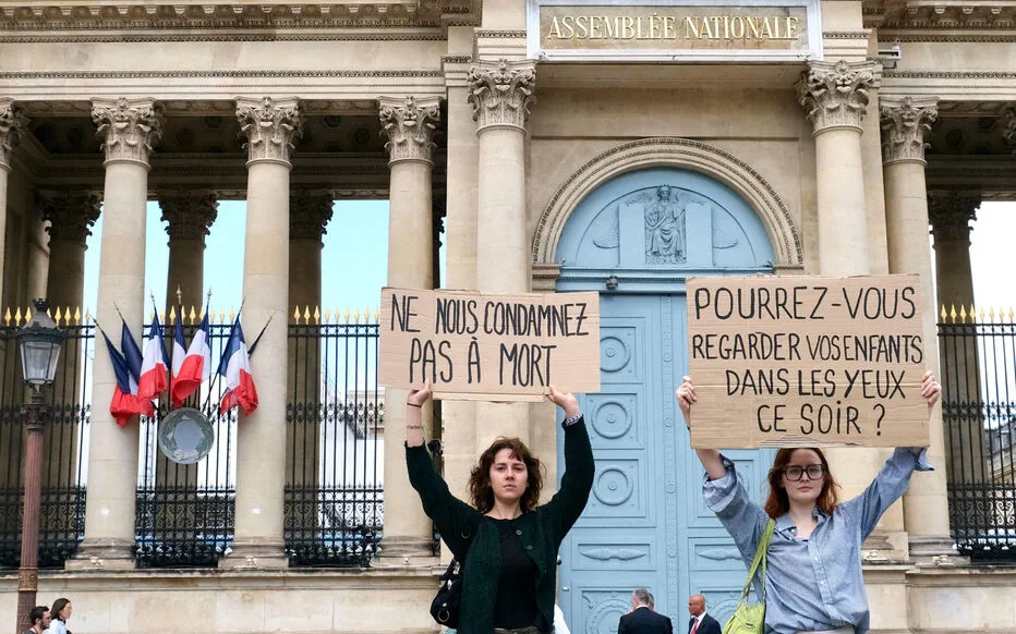Une pétition contre un projet de loi fait vibrer la politique française
