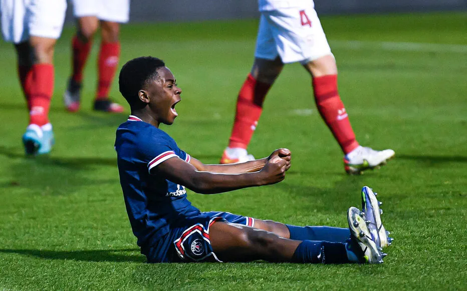 Vimoj Muntu Wa Mungu signe avec Guingamp