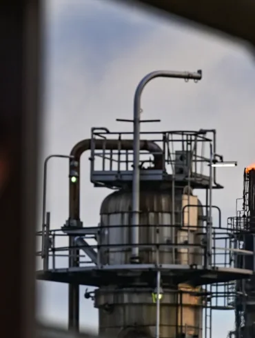 Attaque russe sur une usine de raffinage ukrainienne : des informations limitées et privilégiées