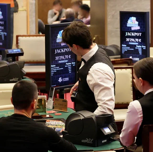 Braquage à la sortie d'un club : 150 000 euros dérobés