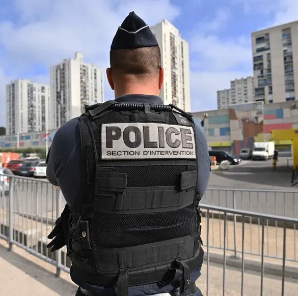 Couvre-feu prolongé pour les mineurs à Nîmes