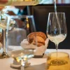 Découvrez le vin blanc rafraîchissant qui parfaît vos repas d'été