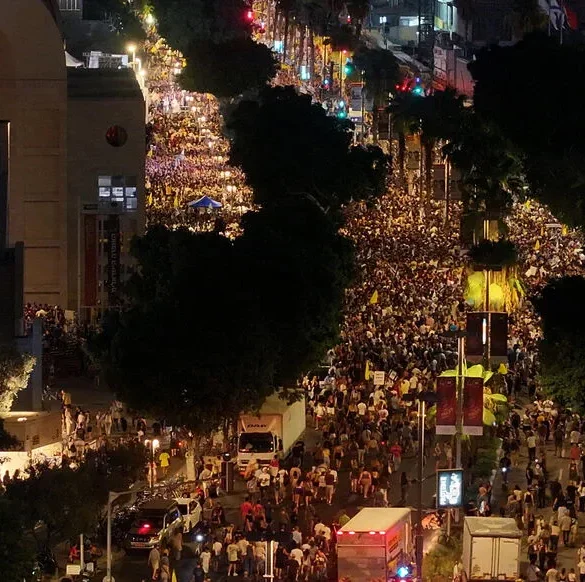 Des centaines de milliers d'Israéliens exigent la fin des hostilités à Gaza