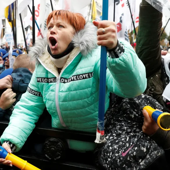 Des heurts entre civils et employés d'un centre de mobilisation en Ukraine