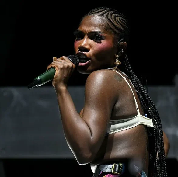 Doechii annule sa performance à Rock en Seine : les fans sont déçus mais les organisateurs proposent des solutions.