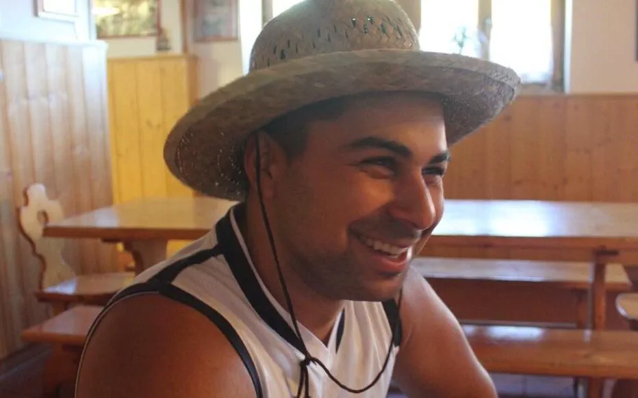 Drame insoupçonné à Gemona : un corps caché et une trahison familiale