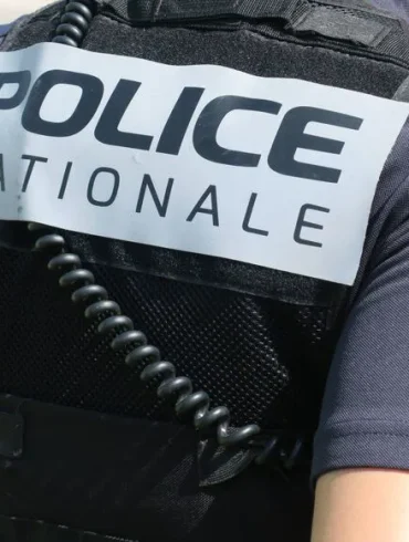 En détresse, deux jeunes enfants errent dans les rues de Vénissieux