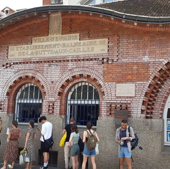 Étendre la piscine de la Butte-aux-Cailles pour faire face à l'affluence estivale