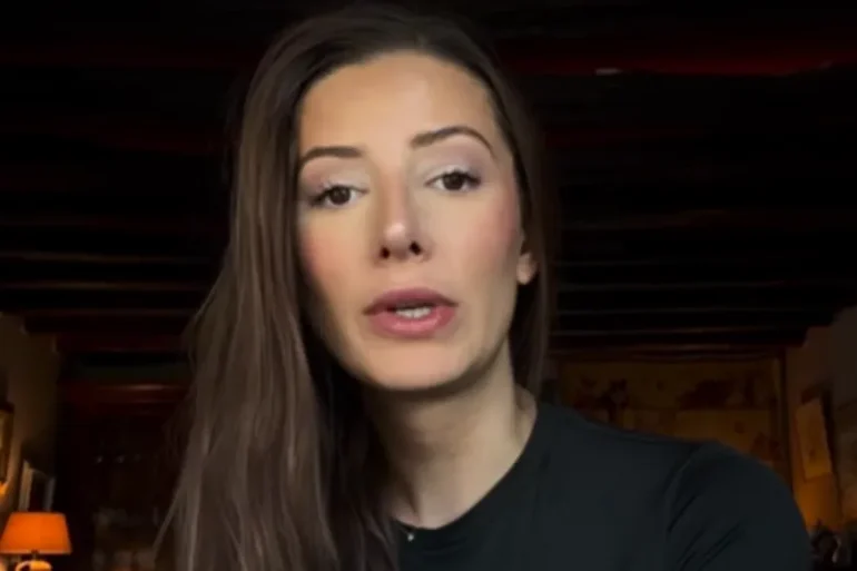 Influenceuse : la trahison d'une prisonnière