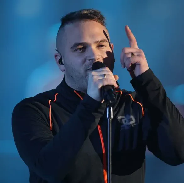 Jul démontre son polyvalence musicale mais divise les fans