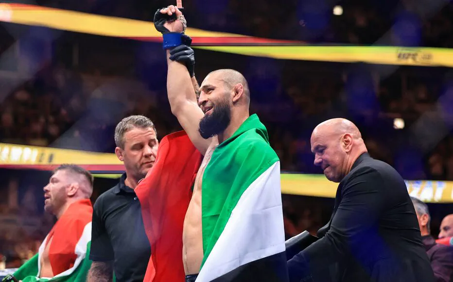 Khamzat Chimaev devient champion des poids moyens de l'UFC grâce à une victoire dominante