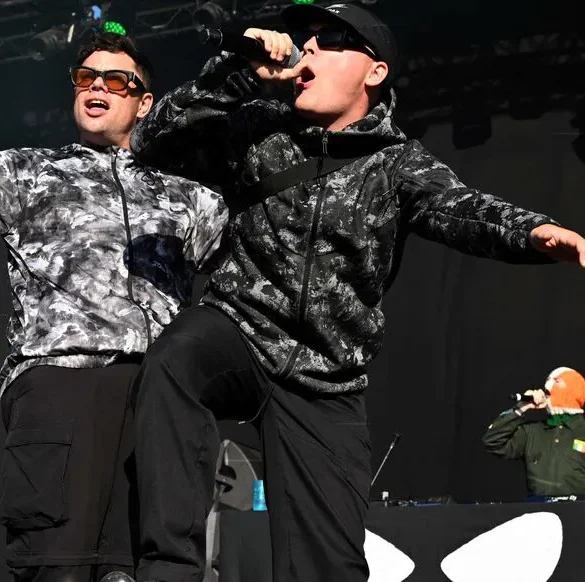 Kneecap : un groupe controversé de rap irlandais à Rock en Seine