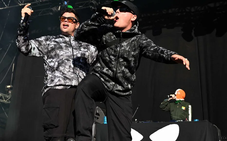 Kneecap : un groupe controversé de rap irlandais à Rock en Seine