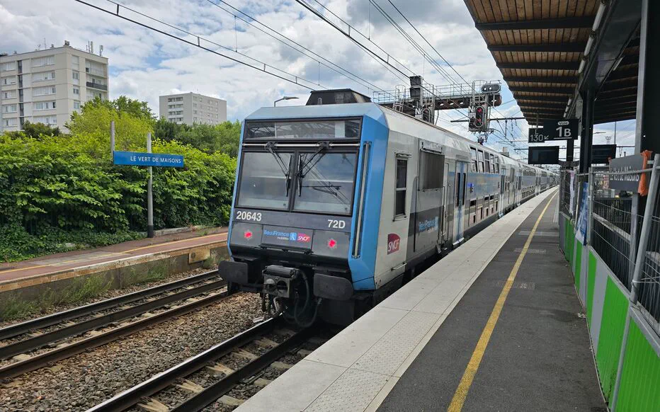 La gare de Vert-de-Maisons s'apprête à dire adieu aux trains qui la frôlent