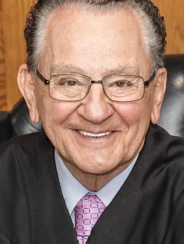 La mort du juge Frank Caprio : un juge humaniste qui a conquis les cœurs américains