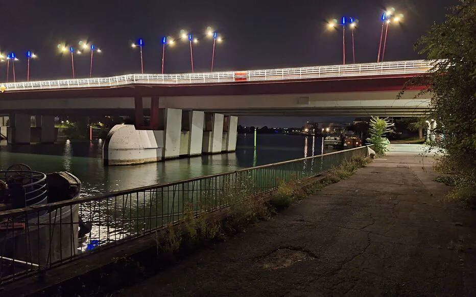 La nuit qui cache ses secrets : une enquête sur un « no man's land »