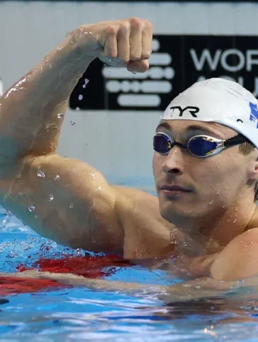 Le champion du monde du 50 mètres papillon, Maxime Grousset, se qualifie pour la finale du 100 mètres papillon