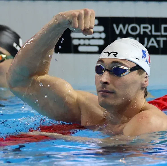 Le champion du monde du 50 mètres papillon, Maxime Grousset, se qualifie pour la finale du 100 mètres papillon