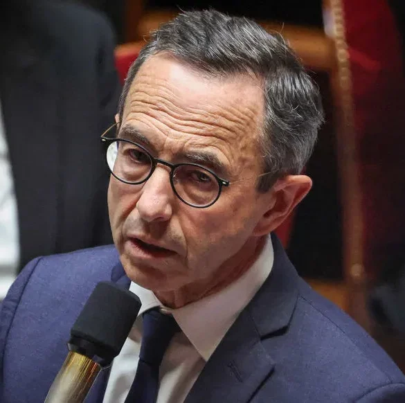 Le ministre de l'Intérieur porte plainte contre une élue LFI