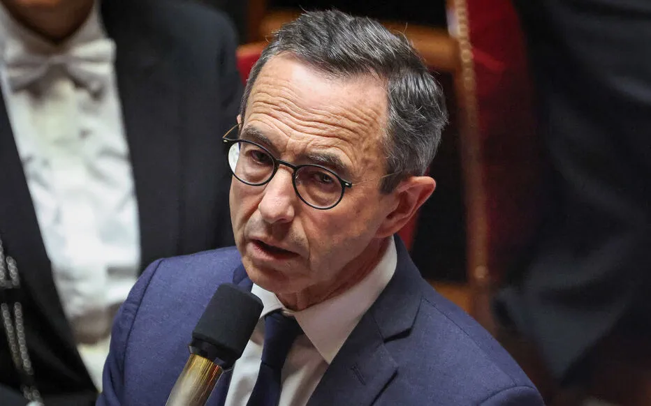 Le ministre de l'Intérieur porte plainte contre une élue LFI