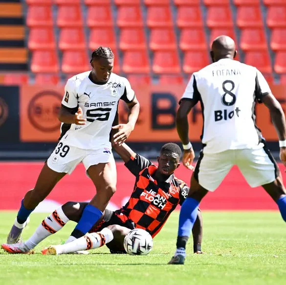 Le Stade Rennais sans chaussettes : une rencontre insolite face au FC Lorient
