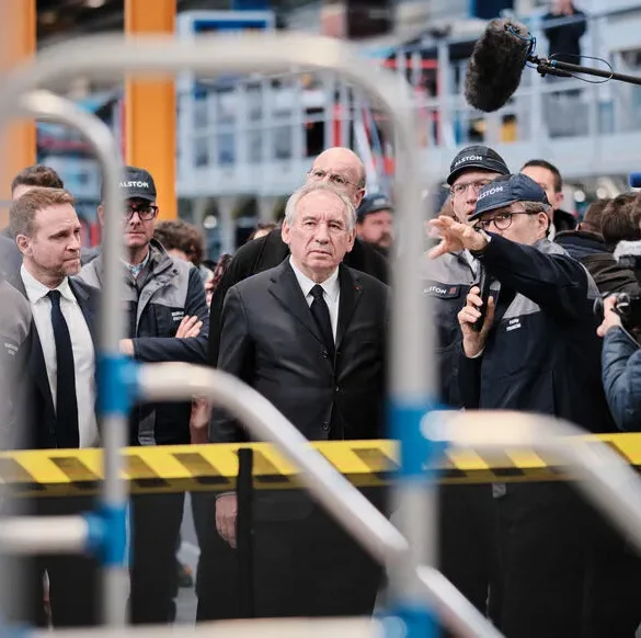 Les chefs d'entreprise interrompent leurs vacances pour la conférence de presse de Bayrou