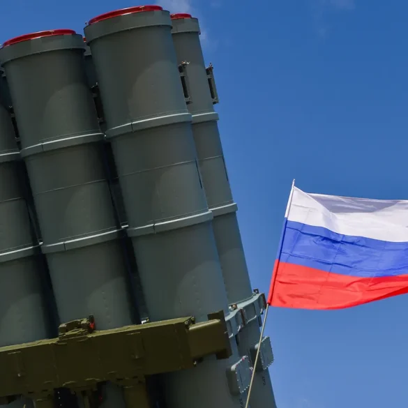 Les défenses aériennes russes interceptent trois drones ukrainiens au-dessus de Leningrad