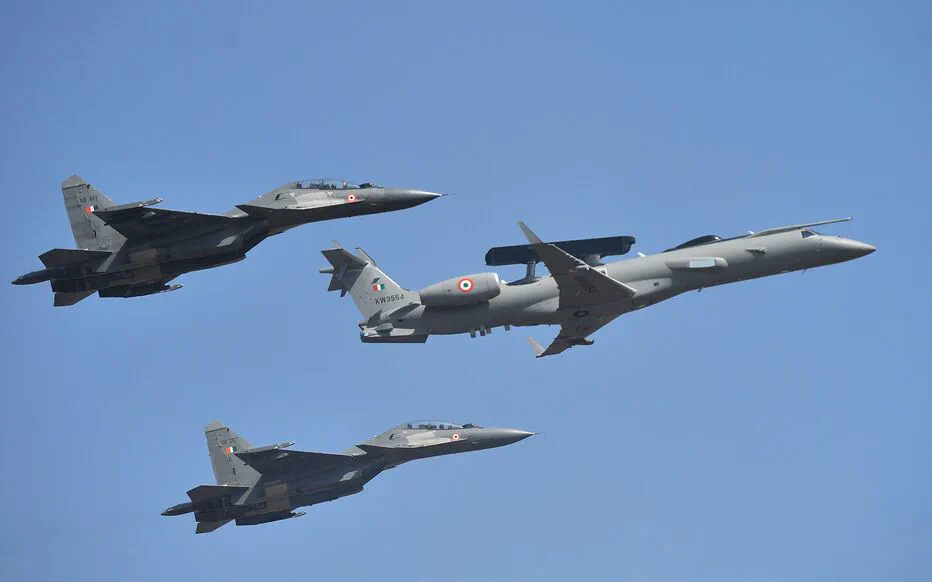 Les services de renseignement ukrainiens frappent fort en ciblant des avions de chasse russes en Crimée