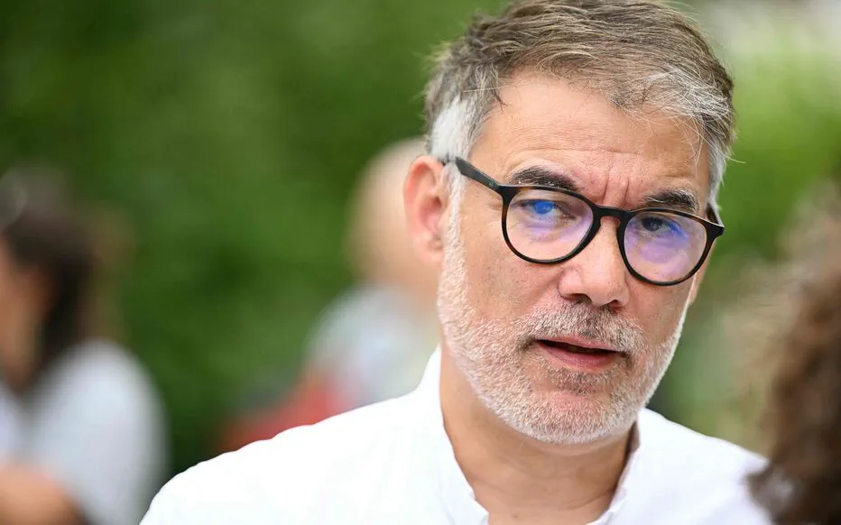 Les socialistes préparent une discussion avec Bayrou