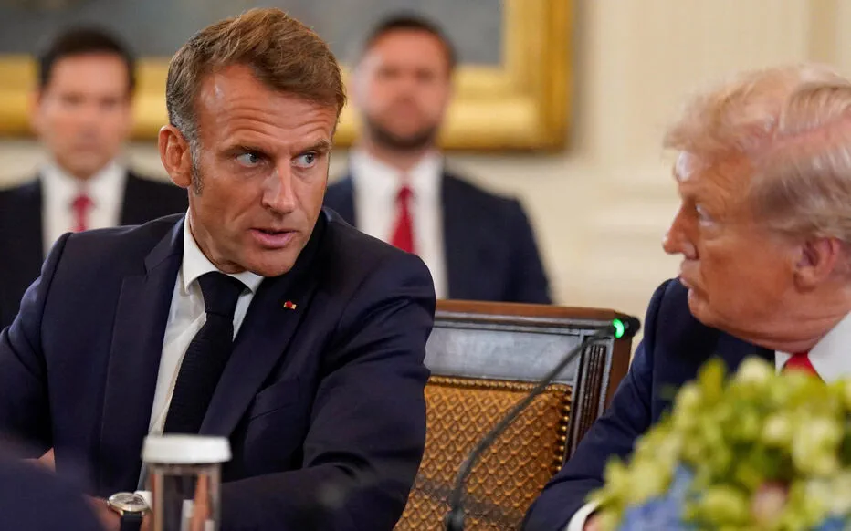 Macron qualifie Poutine de « prédateur » et d'« ogre à nos portes »