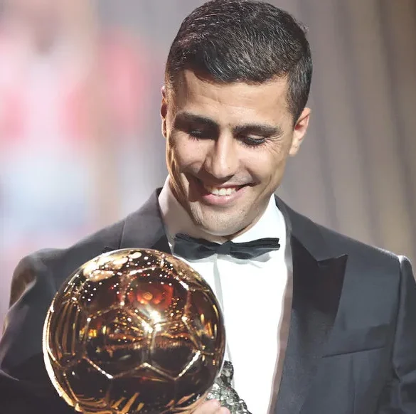 Qui remportera le Ballon d'Or 2024 ? La course est serrée.