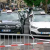 Taxi-istes en colère : protestation à Paris contre les nouvelles réglementations sur le transport ambulancier