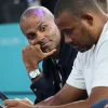 Tony Parker se détend chez son ami mais doit rapidement retourner à ses responsabilités.