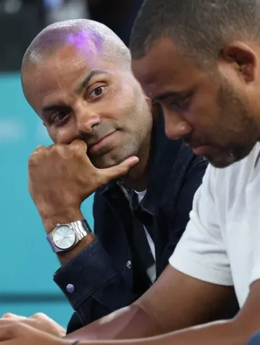 Tony Parker se détend chez son ami mais doit rapidement retourner à ses responsabilités.