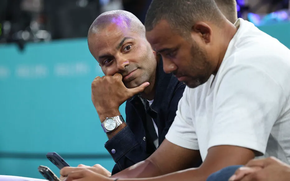 Tony Parker se détend chez son ami mais doit rapidement retourner à ses responsabilités.