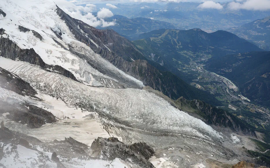 Tragédie sur le Mont-Blanc : un alpiniste italien perd la vie