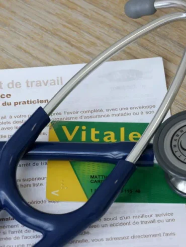 Un duo inattendu au cœur d'une affaire disciplinaire : l'expert en droit social et le psychiatre
