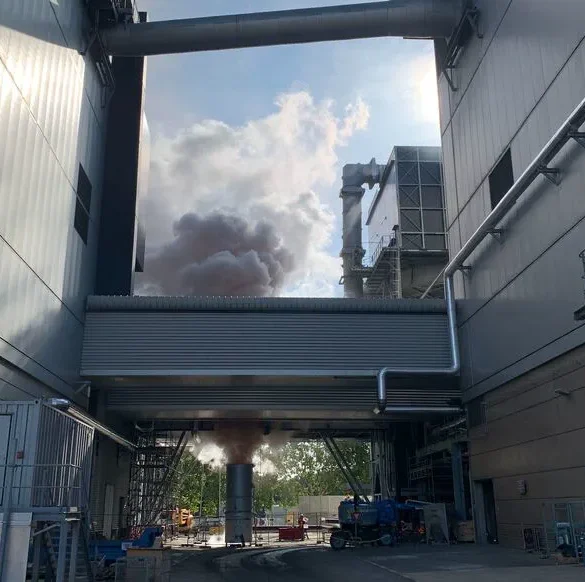 Un panache blanc dans le ciel de Créteil : il s'agit d'une opération de nettoyage inoffensive