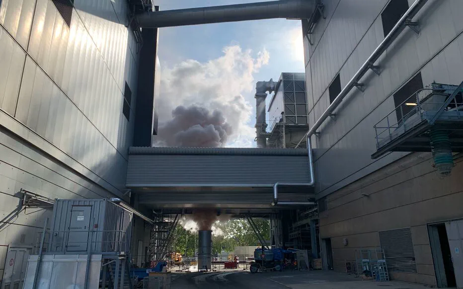 Un panache blanc dans le ciel de Créteil : il s'agit d'une opération de nettoyage inoffensive