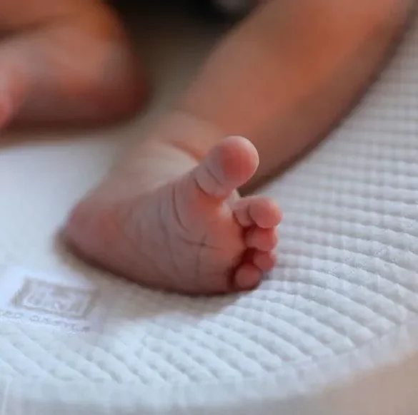 Une Britannique donne naissance à un bébé dans les toilettes de son hôtel à Toronto