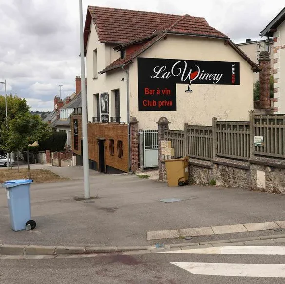 Une fête d'école tourne au drame : un mort et plusieurs blessés à Évreux